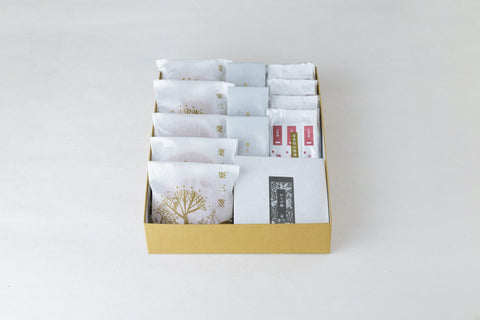 外郎重ねと黒糖わらび餅・栗三笠・苞もちの詰合わせ